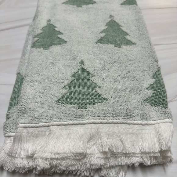 MADE IN TURKEY DECORATIVE HOLIDAY TOWEL SET OF 2 - Picture 5 of 13